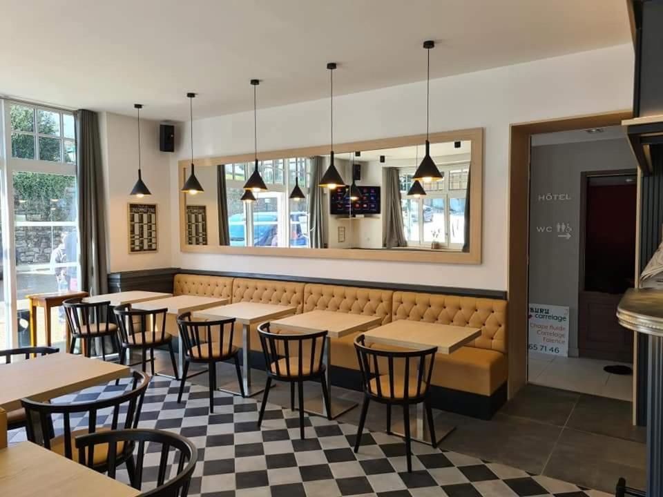 Hotel-Cafe Du Trinquet カンボ・レ・バン エクステリア 写真
