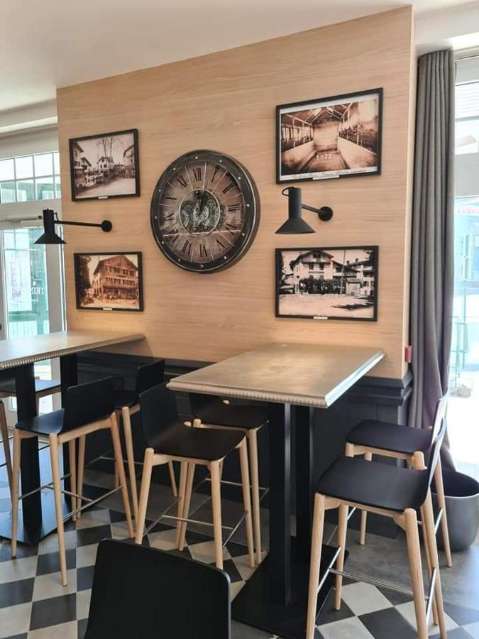 Hotel-Cafe Du Trinquet カンボ・レ・バン エクステリア 写真