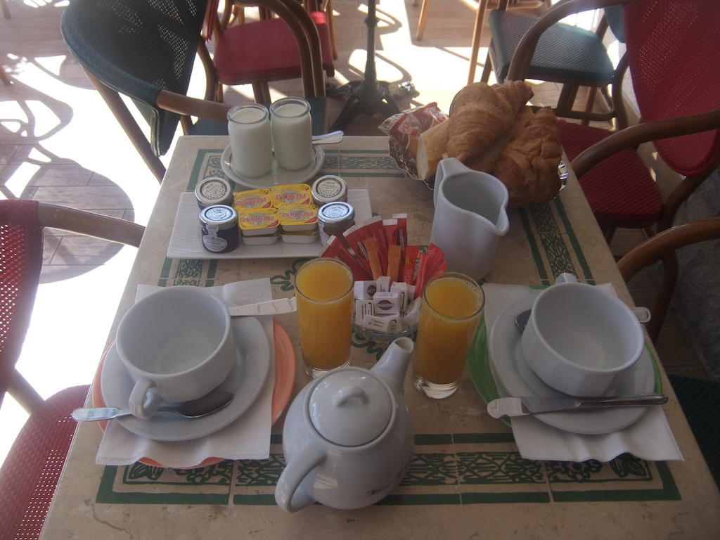 Hotel-Cafe Du Trinquet カンボ・レ・バン エクステリア 写真