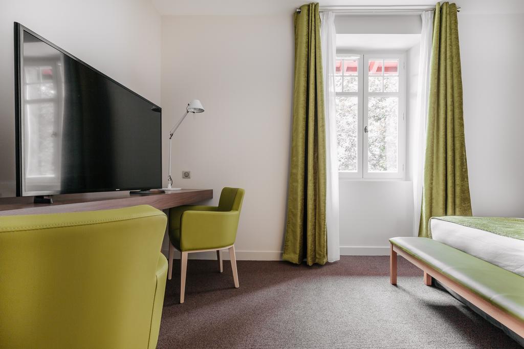 Hotel-Cafe Du Trinquet カンボ・レ・バン エクステリア 写真