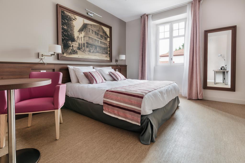 Hotel-Cafe Du Trinquet カンボ・レ・バン エクステリア 写真