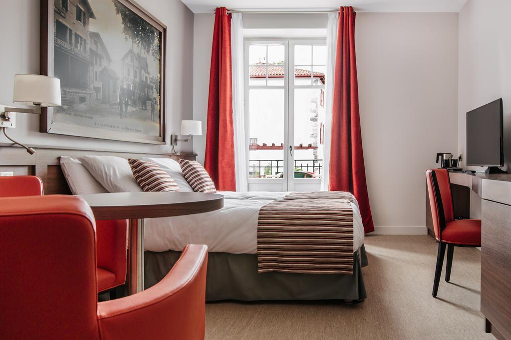 Hotel-Cafe Du Trinquet カンボ・レ・バン エクステリア 写真